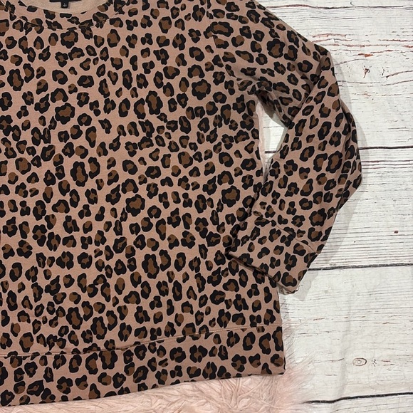 Monrow Animal Print Crewneck Leopard Oversized Sweatshirt - Picture 9 of 9